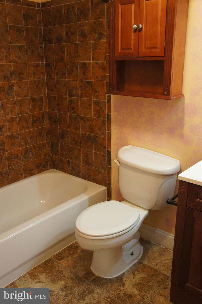 8302 Tobin Road, Unit 12 Annandale, VA 22003 - Photo 10 of 20 Bath