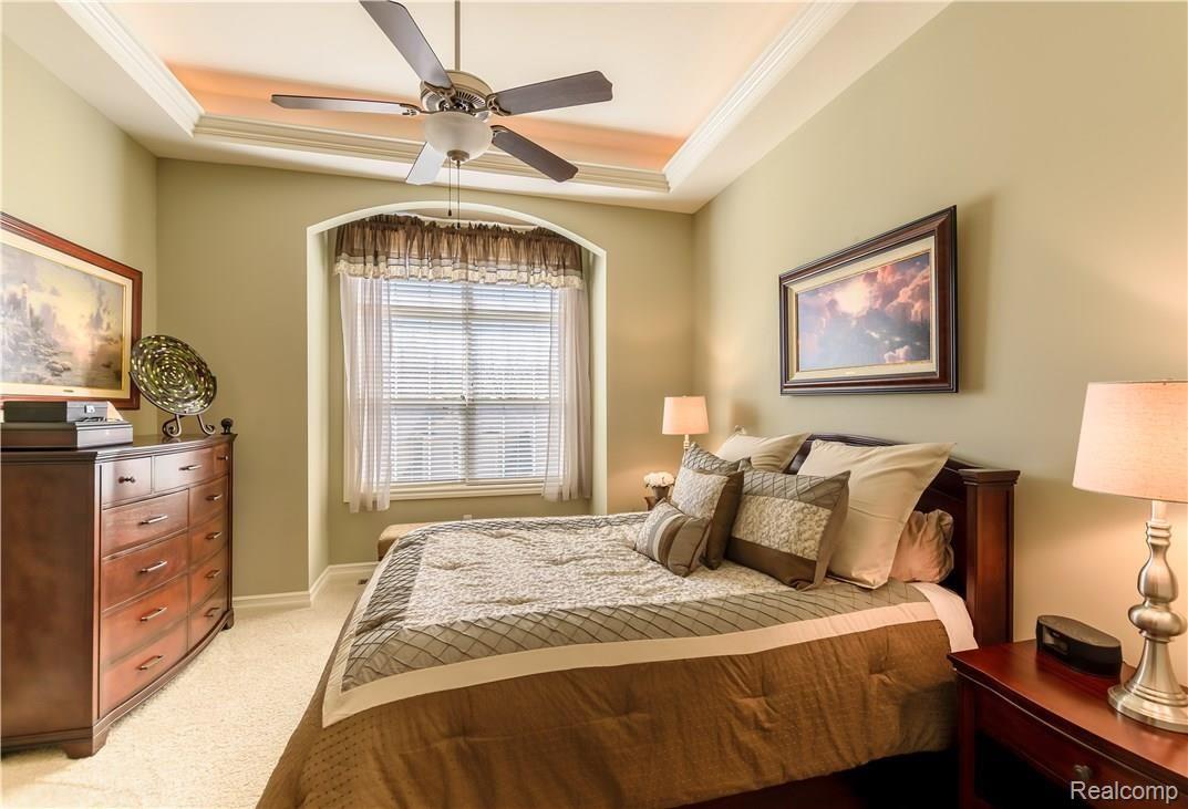 593 Poplar Court Rochester, MI 48306 - Photo 9 of 22 First Floor Master Suite