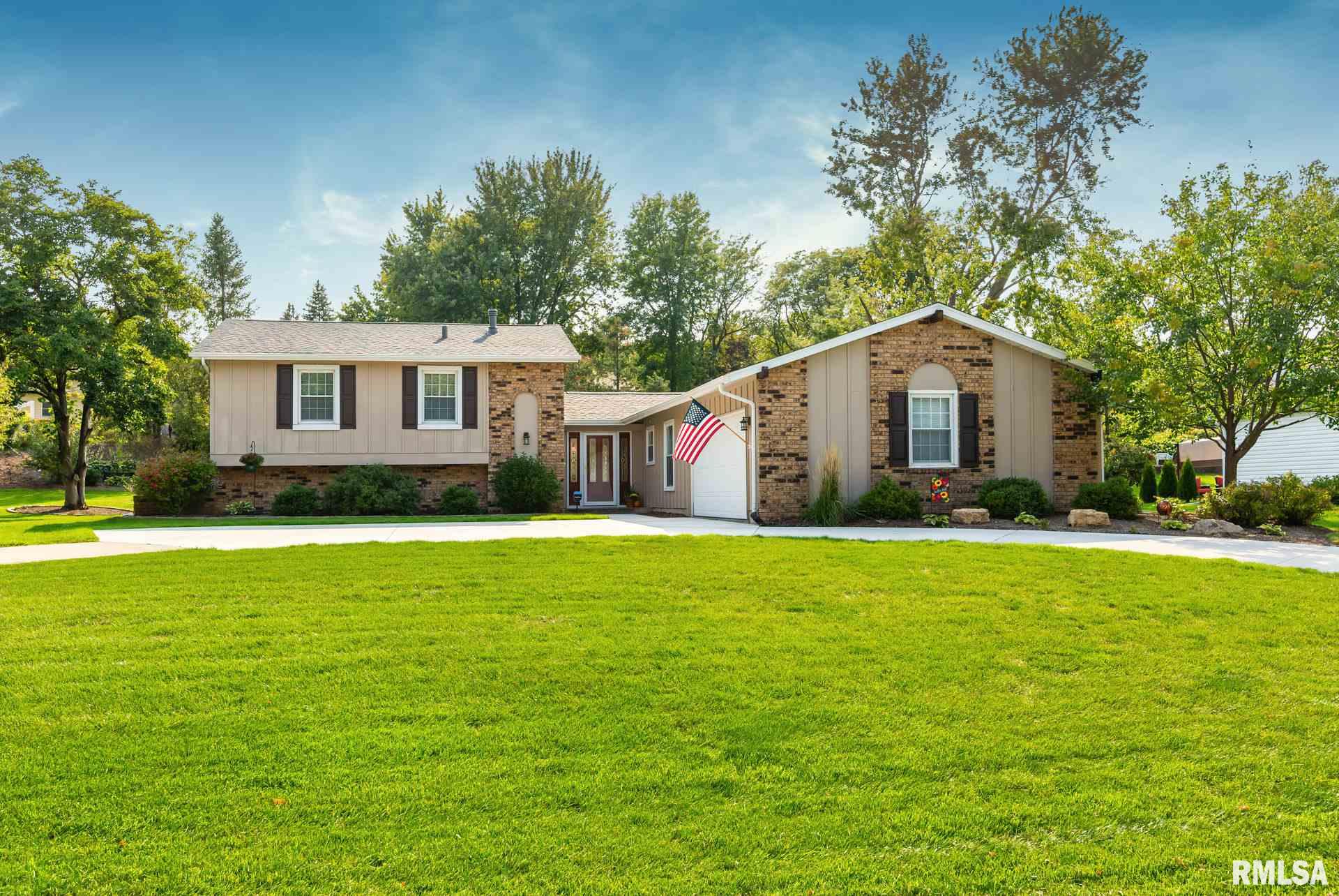 2145 Meadowbrook Road Davenport, IA 52807 - Photo 1 of 37 Gallery Image 1