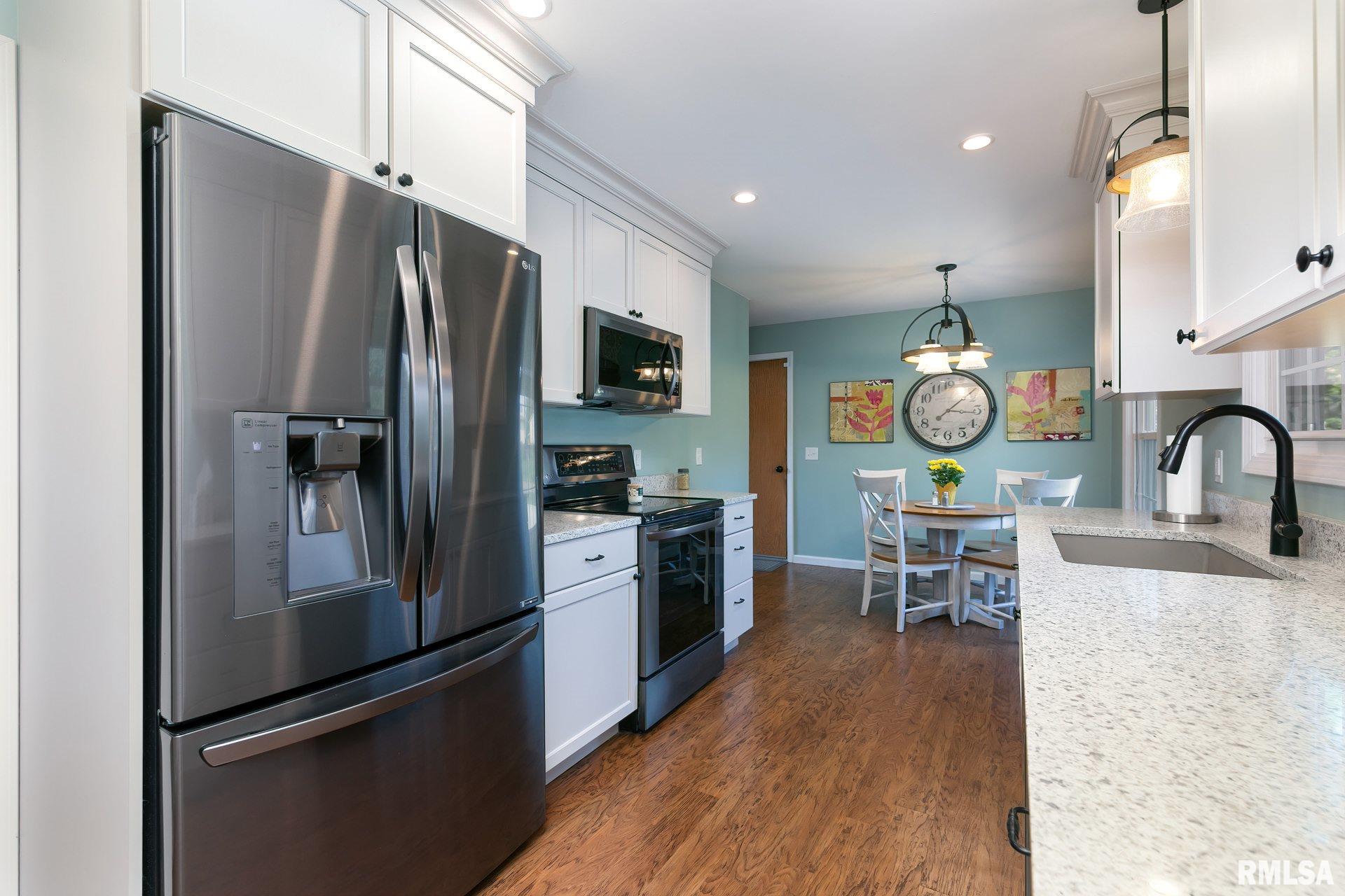 2145 Meadowbrook Road Davenport, IA 52807 - Photo 12 of 37 Gallery Image 12