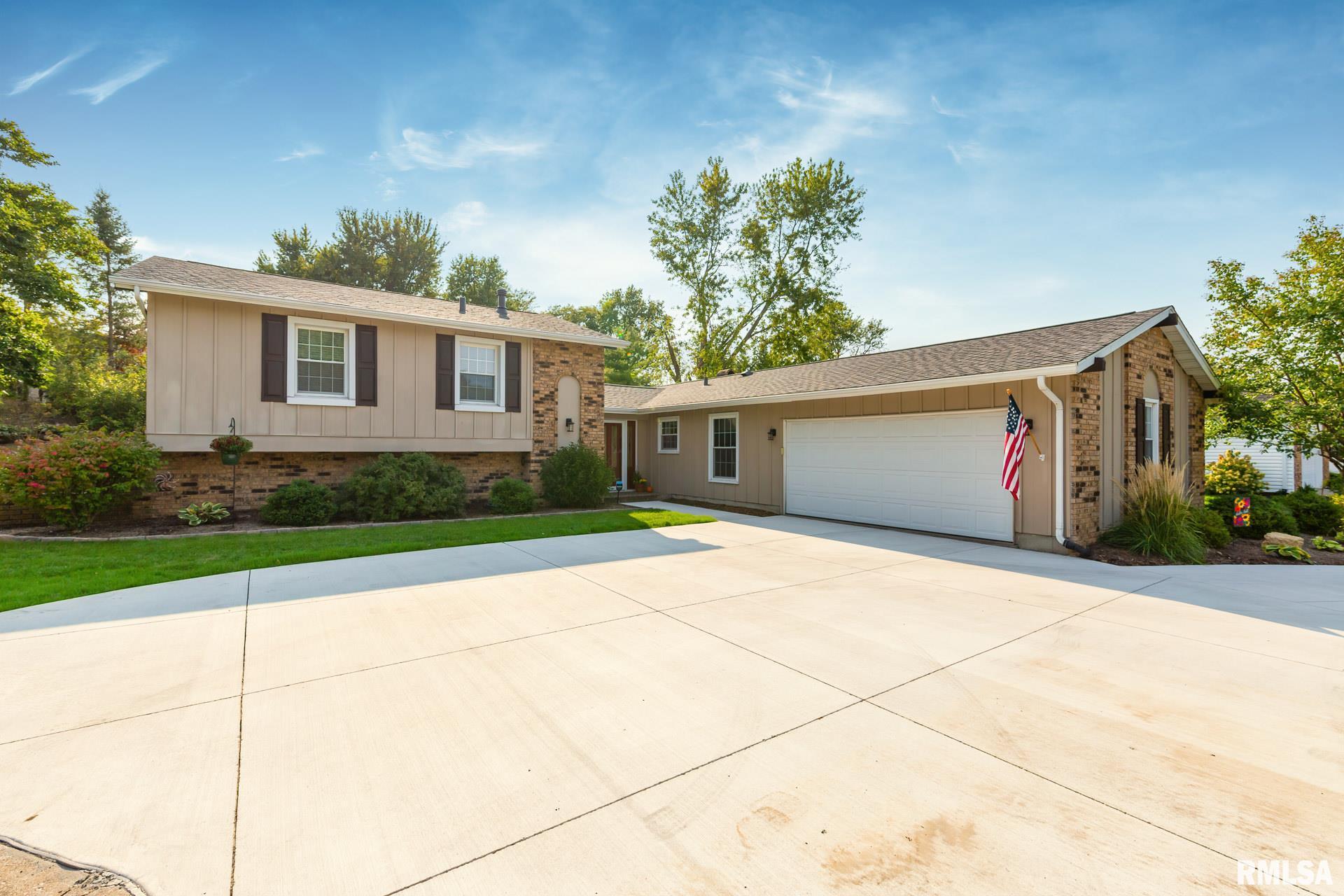 2145 Meadowbrook Road Davenport, IA 52807 - Photo 2 of 37 Gallery Image 2