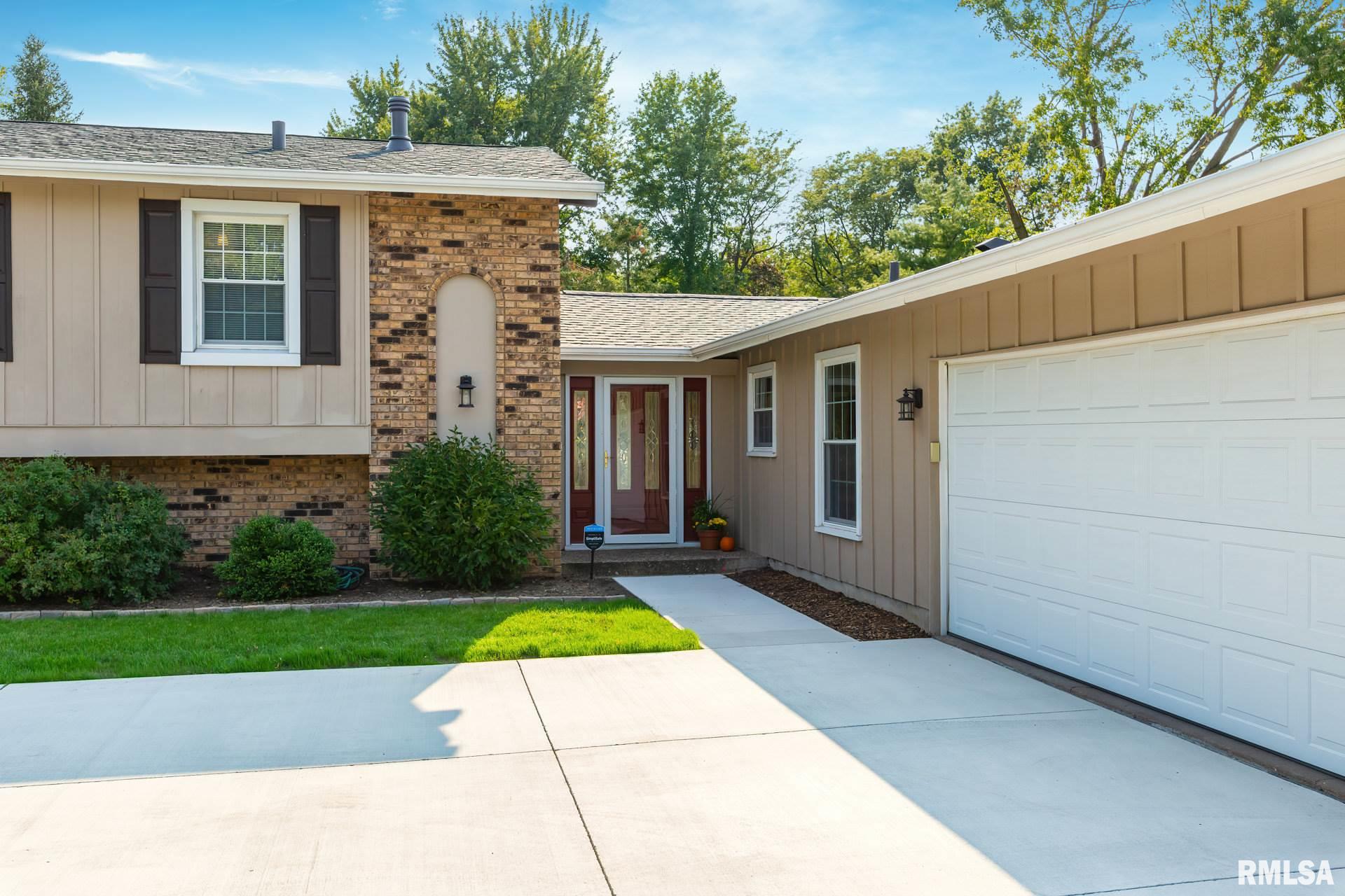 2145 Meadowbrook Road Davenport, IA 52807 - Photo 3 of 37 Gallery Image 3