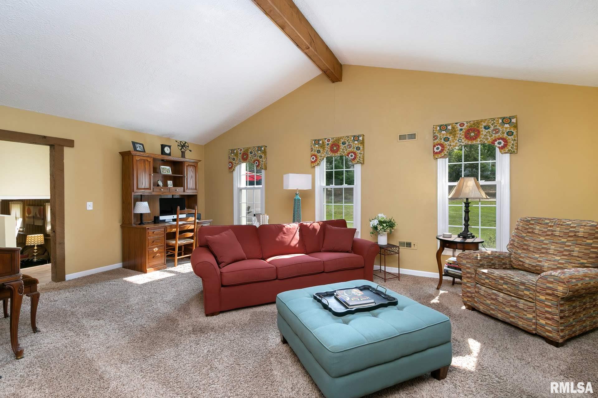 2145 Meadowbrook Road Davenport, IA 52807 - Photo 8 of 37 Gallery Image 8