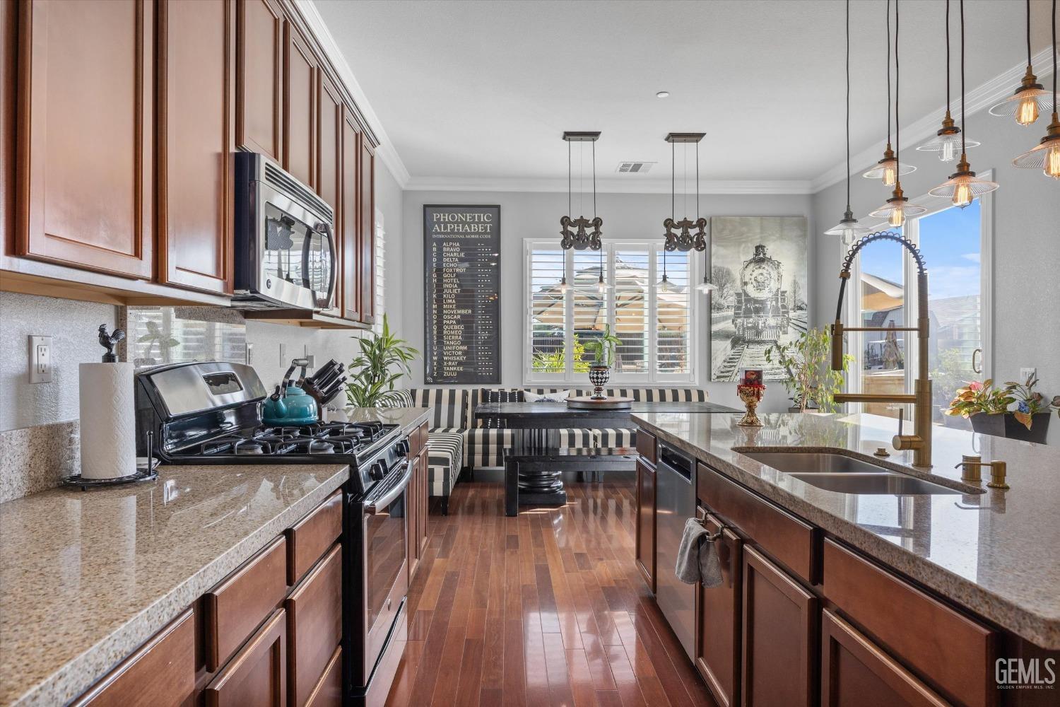 Undisclosed Address Bakersfield, CA 93314 - Photo 22 of 56 a kitchen with lots of counter top space