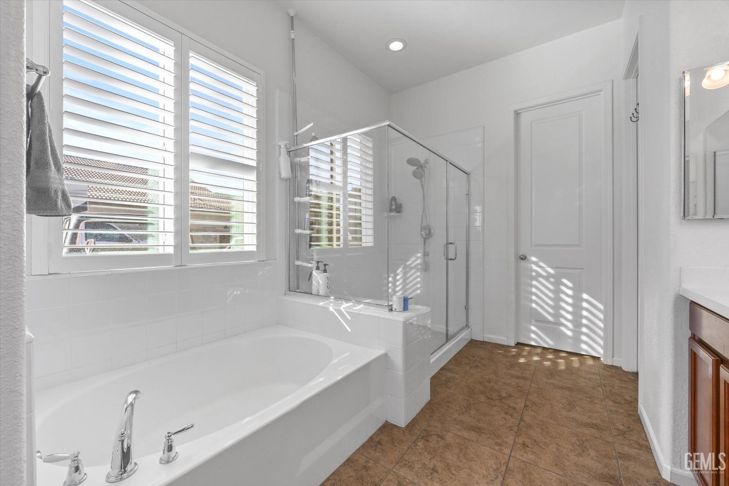 Undisclosed Address Bakersfield, CA 93314 - Photo 31 of 56 a spacious bathroom with a bathtub and a shower