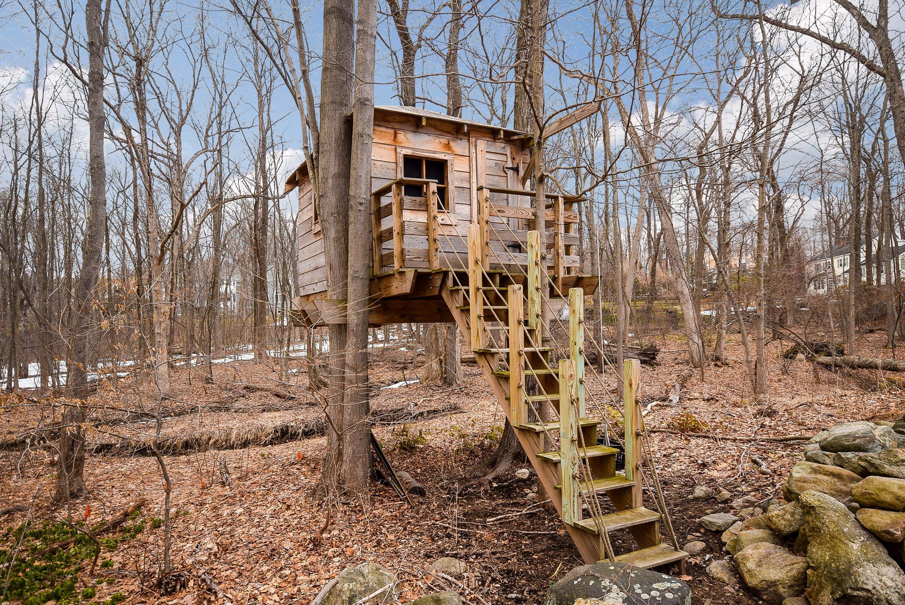 89 Logan Road New Canaan, CT 06840 - Photo 2 of 19 4 G.jpg
