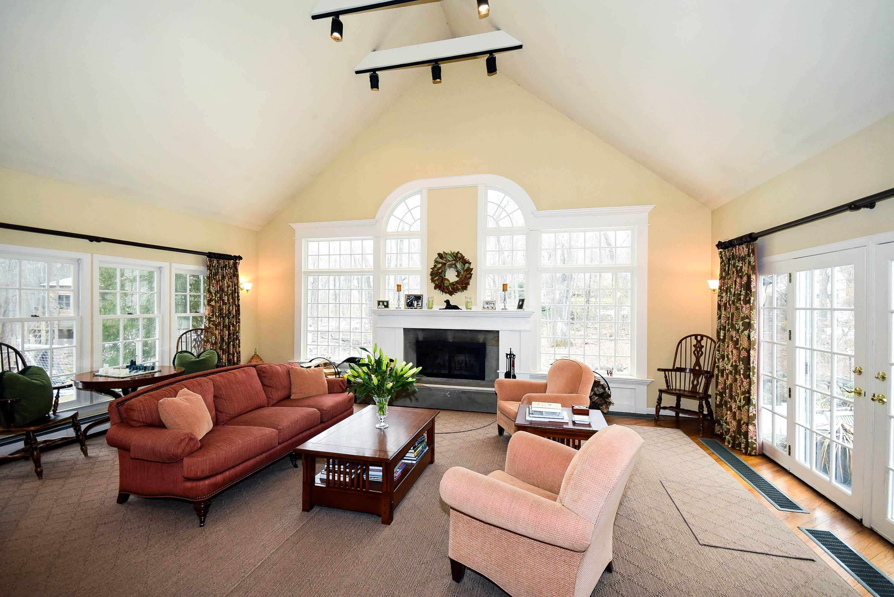 89 Logan Road New Canaan, CT 06840 - Photo 7 of 19 9 E.jpg