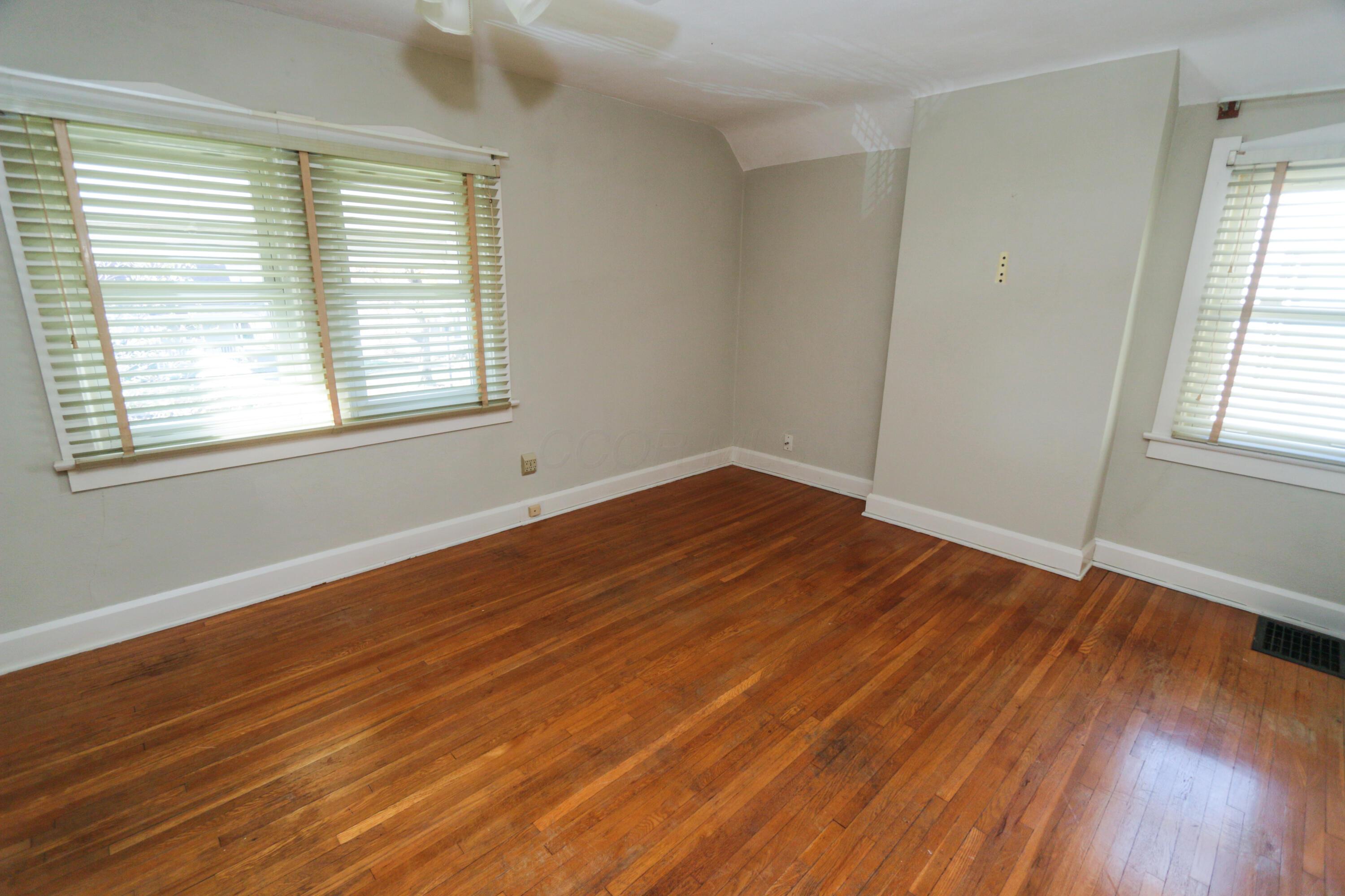 148 Demorest Road Columbus, OH 43204 - Photo 18 of 44 148 Demorest Ave-14