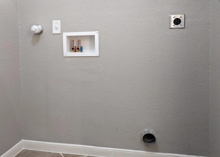 7703 Redstone Manor Converse, TX 78109 - Photo 26 of 28 Laundry area with electric dryer hookup, hookup for a washing machine, a textured wall, and hookup for a gas dryer