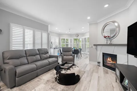 $995,000 | 401 Abbey Ridge Court, Fontana, WI 53125