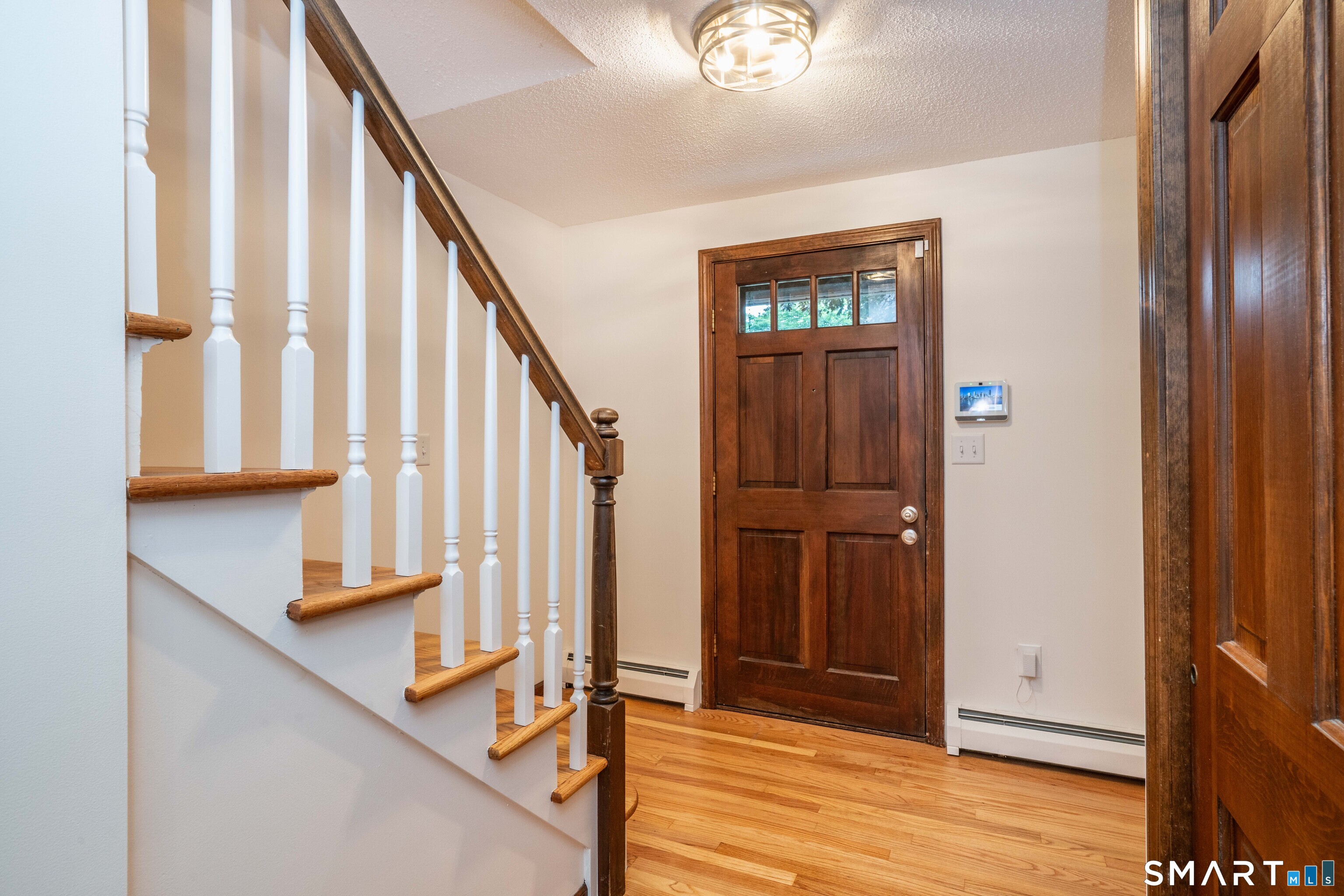 182 Valley View Road Manchester, CT 06040 - Photo 4 of 40 Foyer