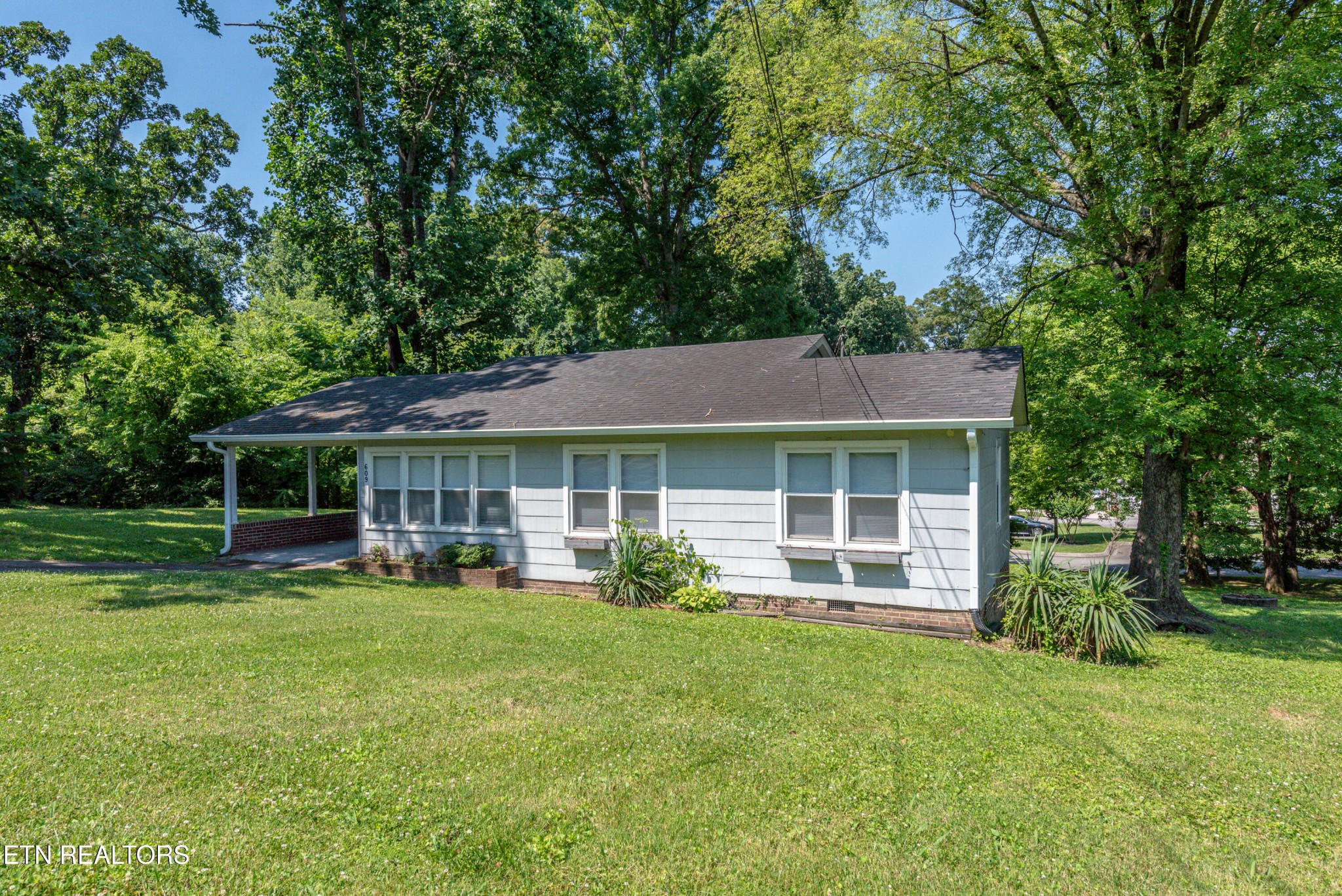 609 Watkins Road Maryville, TN 37801 - Photo 4 of 36 Gallery Image 4