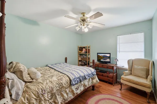 $450,000 | 10922 Ivyridge Road, Houston, TX 77043