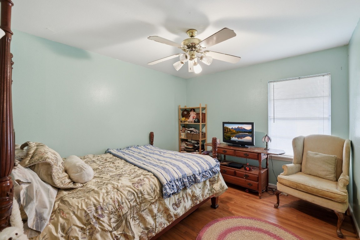 10922 Ivyridge Road Houston, TX 77043 - Photo 12 of 17 a bedroom with a bed furniture and a flat screen tv