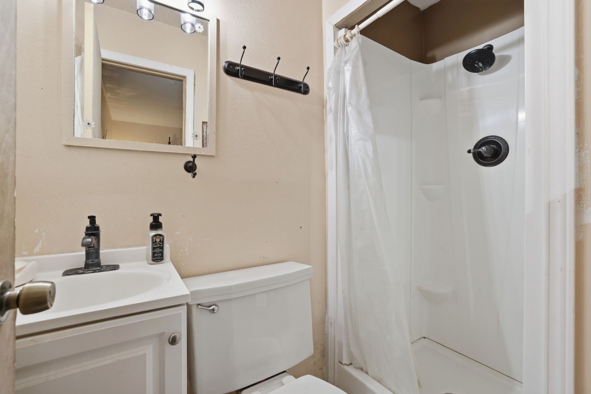 10922 Ivyridge Road Houston, TX 77043 - Photo 13 of 17 a bathroom with a sink and a mirror