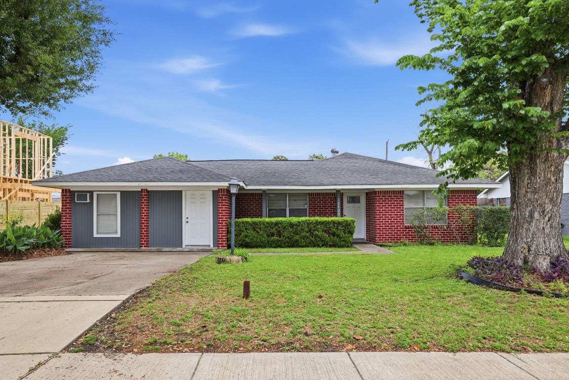 10922 Ivyridge Road Houston, TX 77043 - Photo 2 of 17 front view of a house with a yard