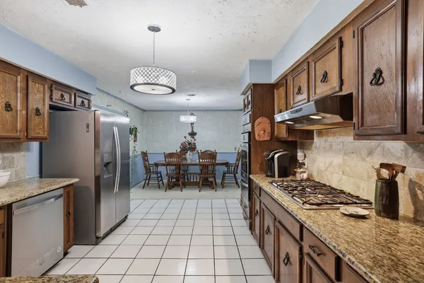 $450,000 | 10922 Ivyridge Road, Houston, TX 77043