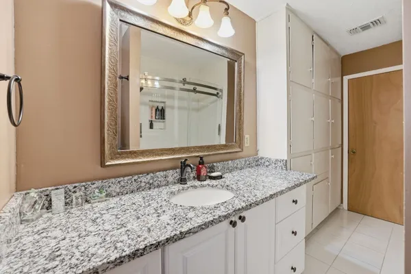 $450,000 | 10922 Ivyridge Road, Houston, TX 77043