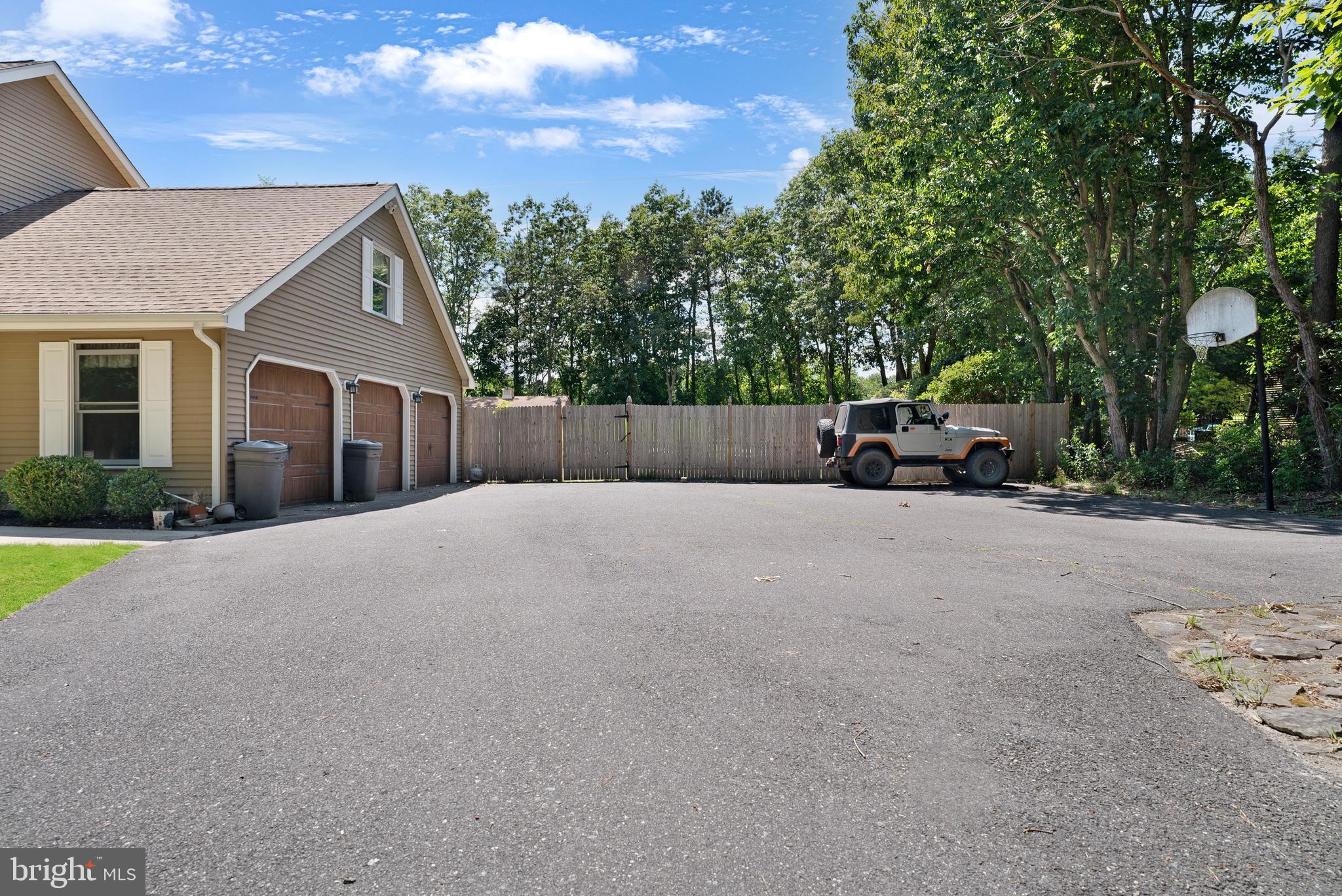 1 Madison Court Southampton, NJ 08088 - Photo 4 of 44 OVERSIZED DRIVEWAY AND PARKING AREA