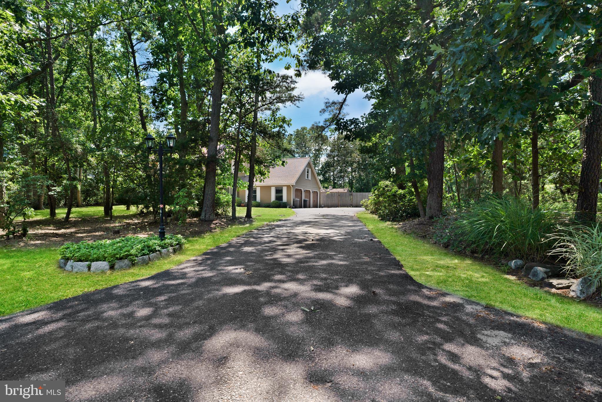1 Madison Court Southampton, NJ 08088 - Photo 5 of 44 DEEP DRIVEWAY super private
