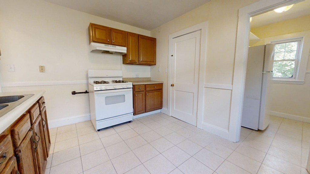 28 Gilbert Road, Unit 28 Belmont, MA 02478 - Photo 5 of 13 Gallery Image 5