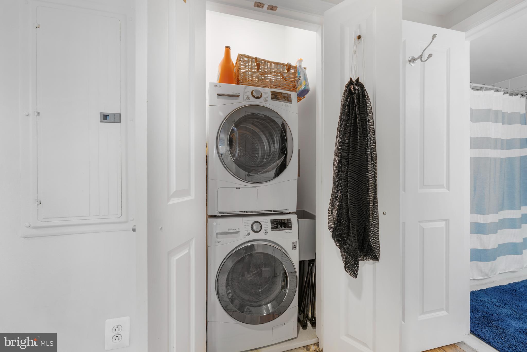 777 7th Street Northwest, Unit 1124 Washington, DC 20001 - Photo 15 of 16 a utility room with dryer and washer