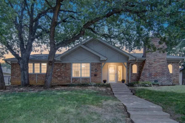 $385,000 | 2208 Cambridge Drive, Hurst, TX 76054