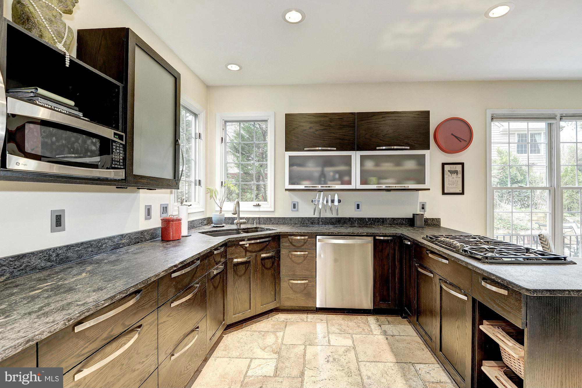 1102 Northwind Drive Reston, VA 20194 - Photo 10 of 30 Kitchen