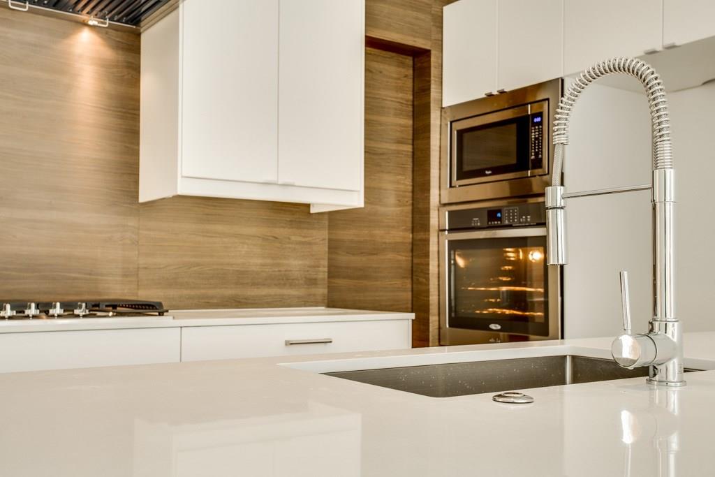 5801 Bryan Parkway Dallas, TX 75206 - Photo 8 of 16 a bathroom with a bathtub and a shower