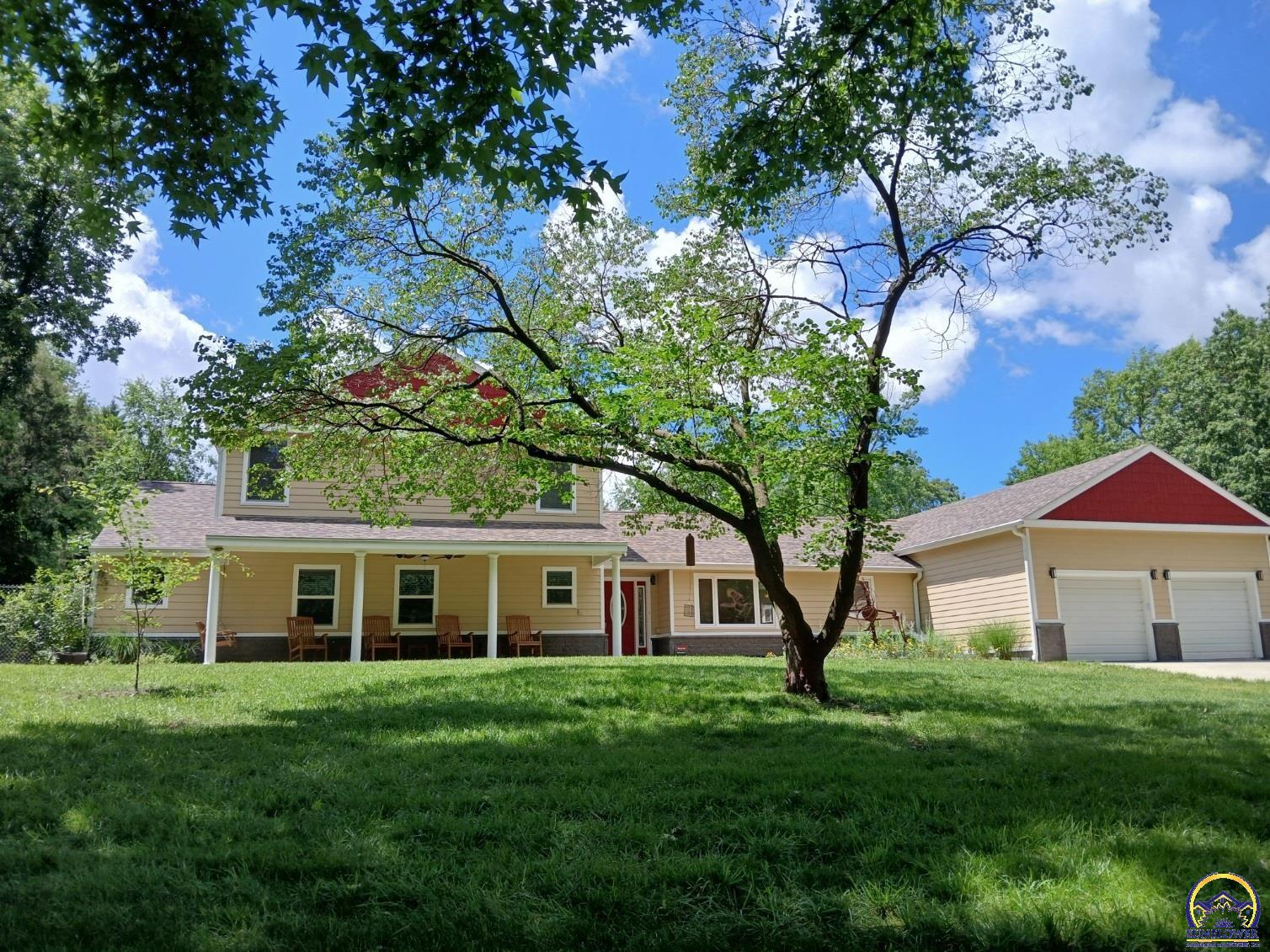 301 Southwest Yorkshire Road Topeka, KS 66606 - Photo 2 of 82