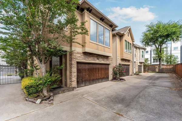 $2,495 | 308 Grove Street, Houston, TX 77020