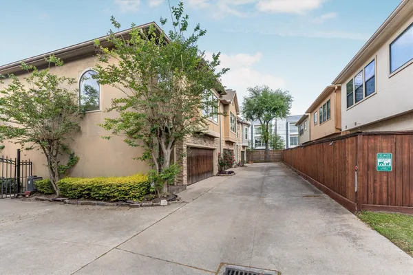 $2,495 | 308 Grove Street, Houston, TX 77020