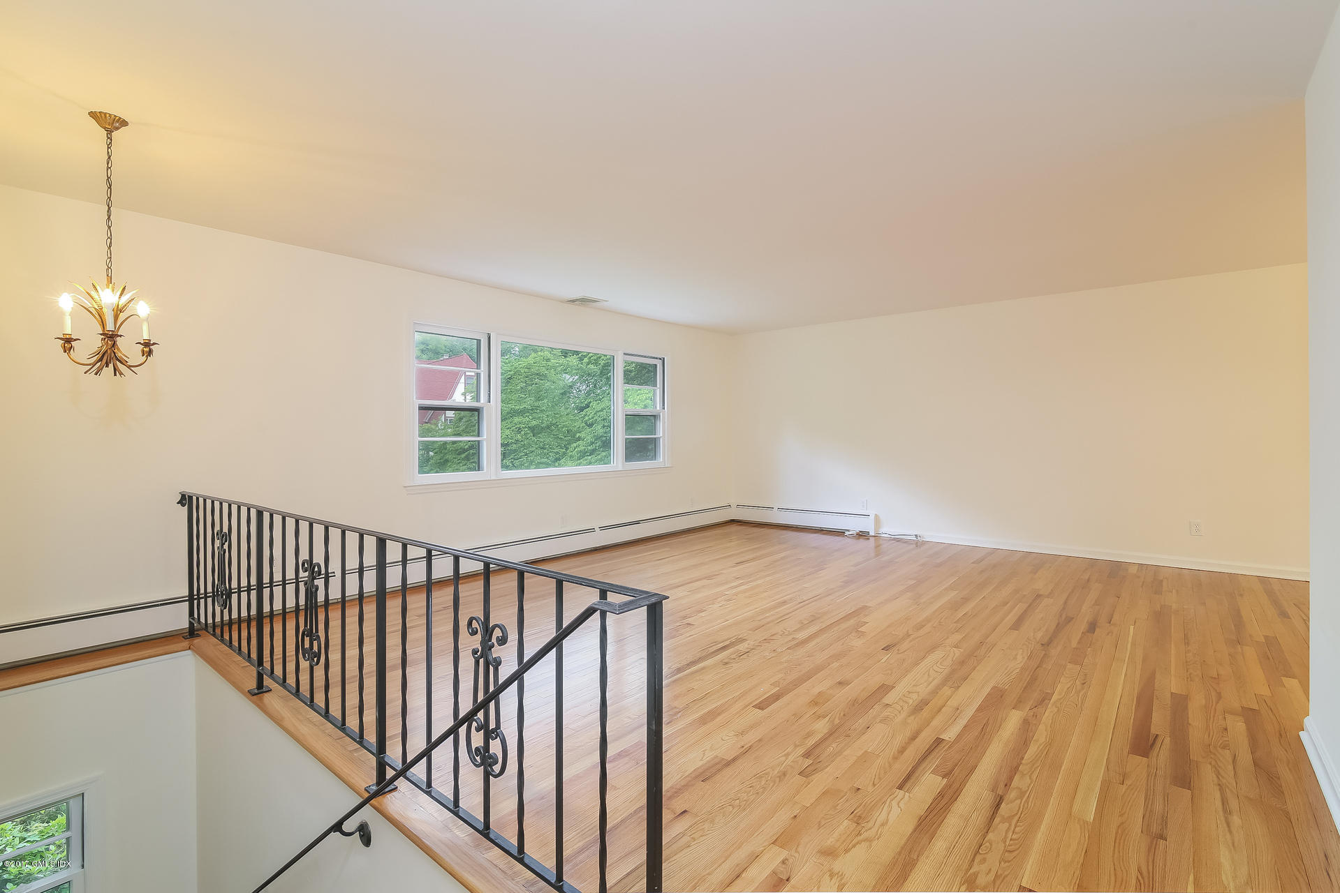 55 Valleywood Road Cos Cob, CT 06807 - Photo 3 of 19 023-Landing-4303250-medium