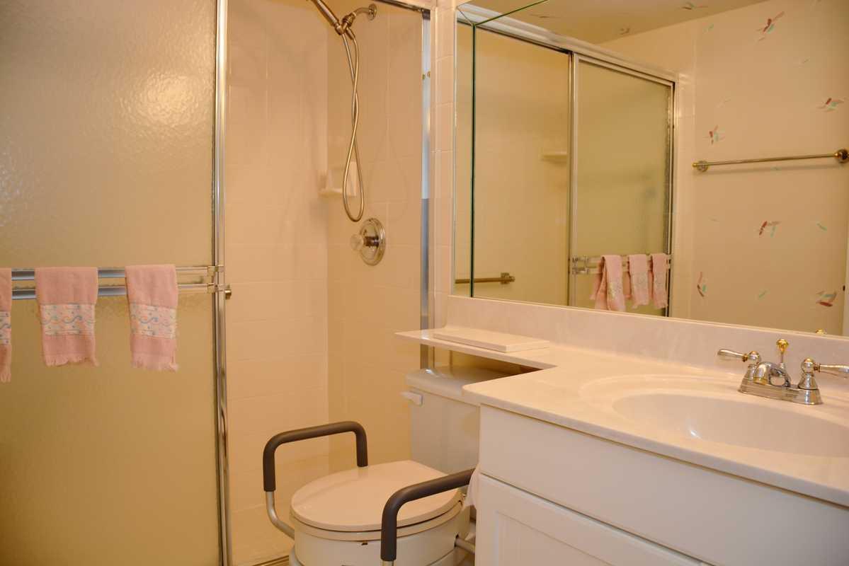4082 Exeter, Unit 4082 Boca Raton, FL 33434 - Photo 8 of 36 08 bath