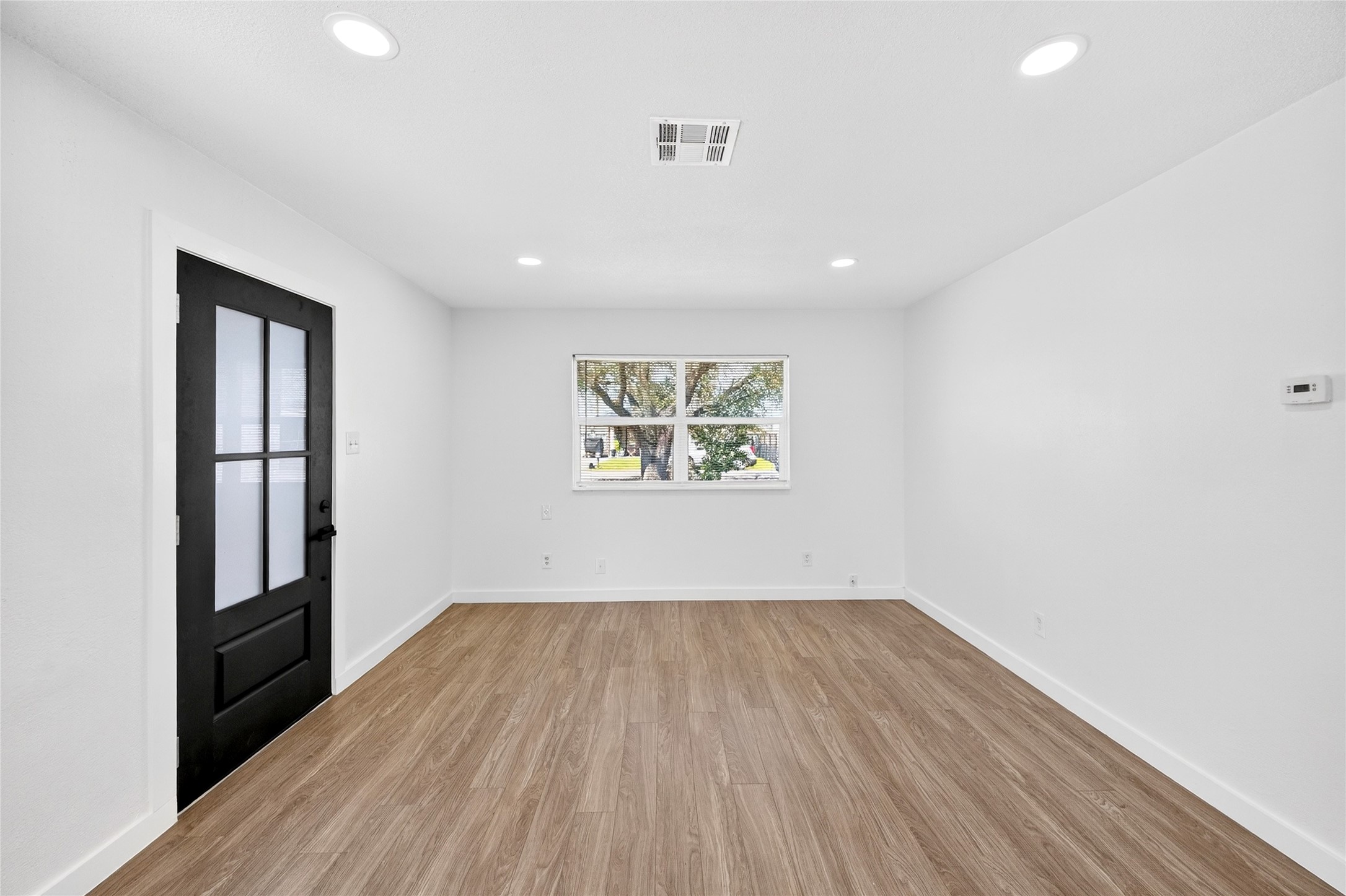 16034 Clearmeadow Street Channelview, TX 77530 - Photo 11 of 20 Living room