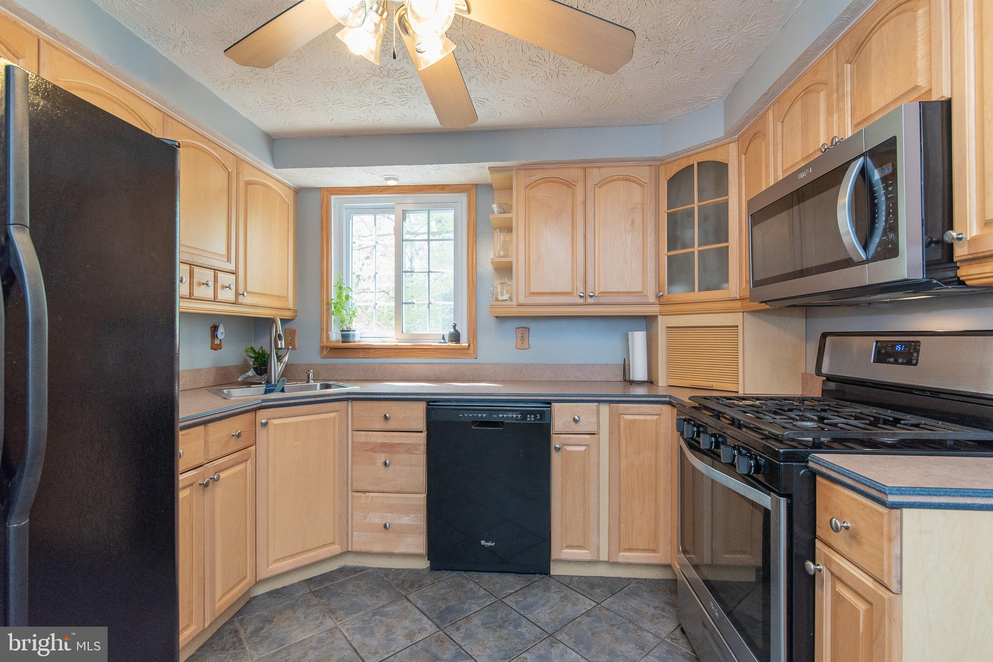 2606 Parallel Path Abingdon, MD 21009 - Photo 17 of 50 Kitchen
