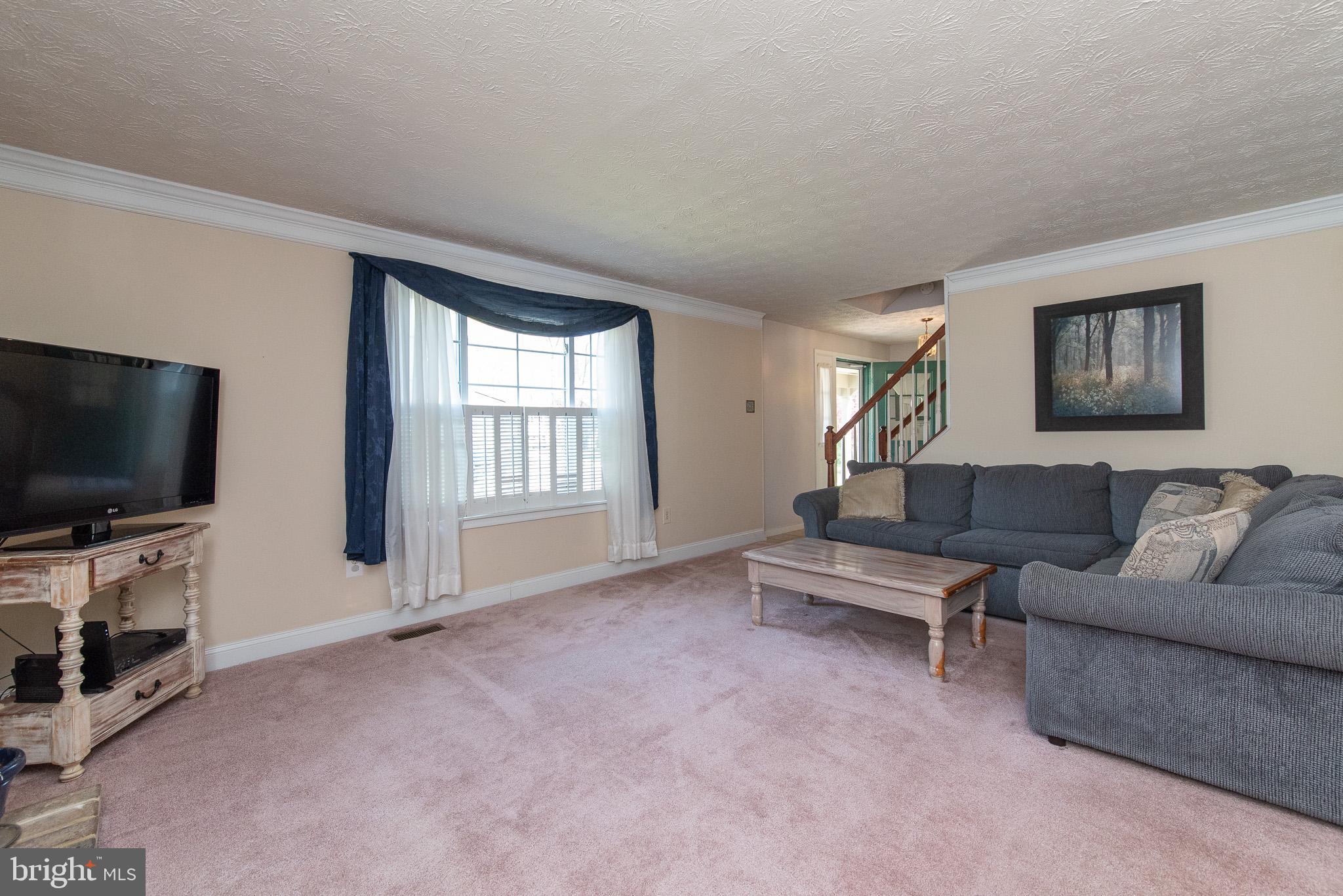 2606 Parallel Path Abingdon, MD 21009 - Photo 5 of 50 Living Room
