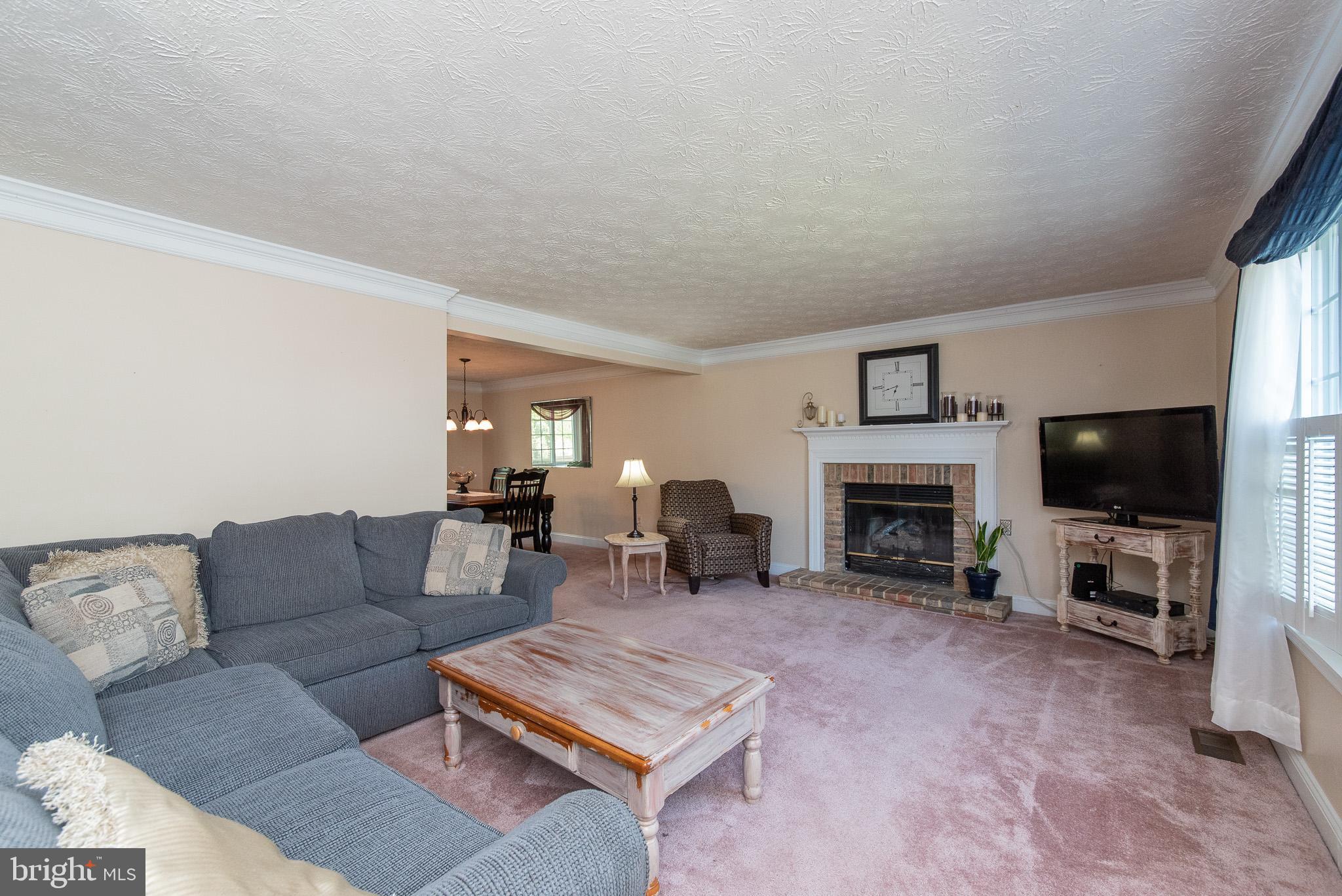 2606 Parallel Path Abingdon, MD 21009 - Photo 7 of 50 Living Room