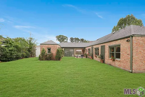 $705,000 | 8310 Oakbrook Drive, Baton Rouge, LA 70810