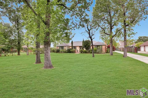 $705,000 | 8310 Oakbrook Drive, Baton Rouge, LA 70810