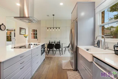 $705,000 | 8310 Oakbrook Drive, Baton Rouge, LA 70810
