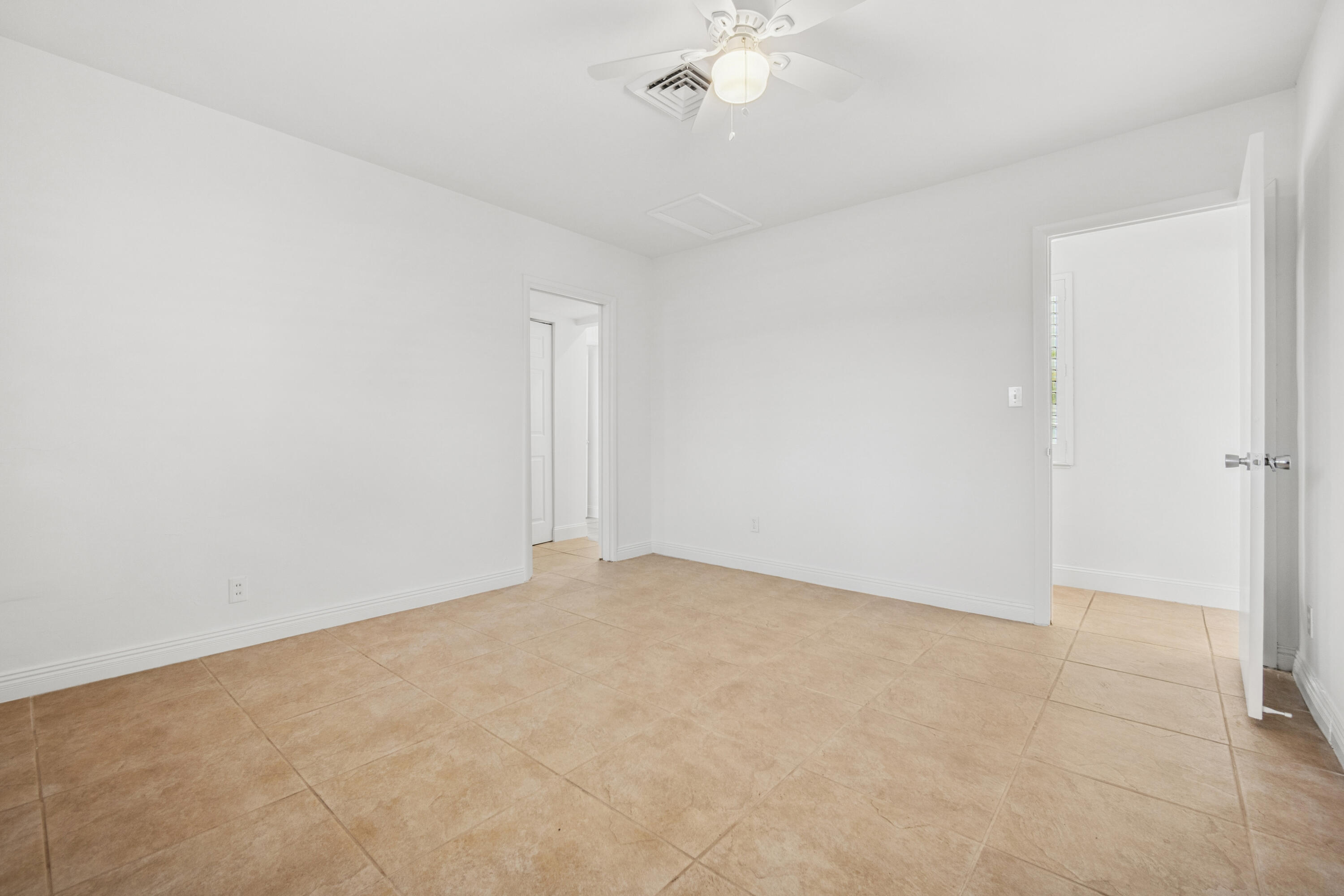 2433 Northeast 24th Street Lighthouse Point, FL 33064 - Photo 42 of 61 VHT-RX-11078111_5.jpg