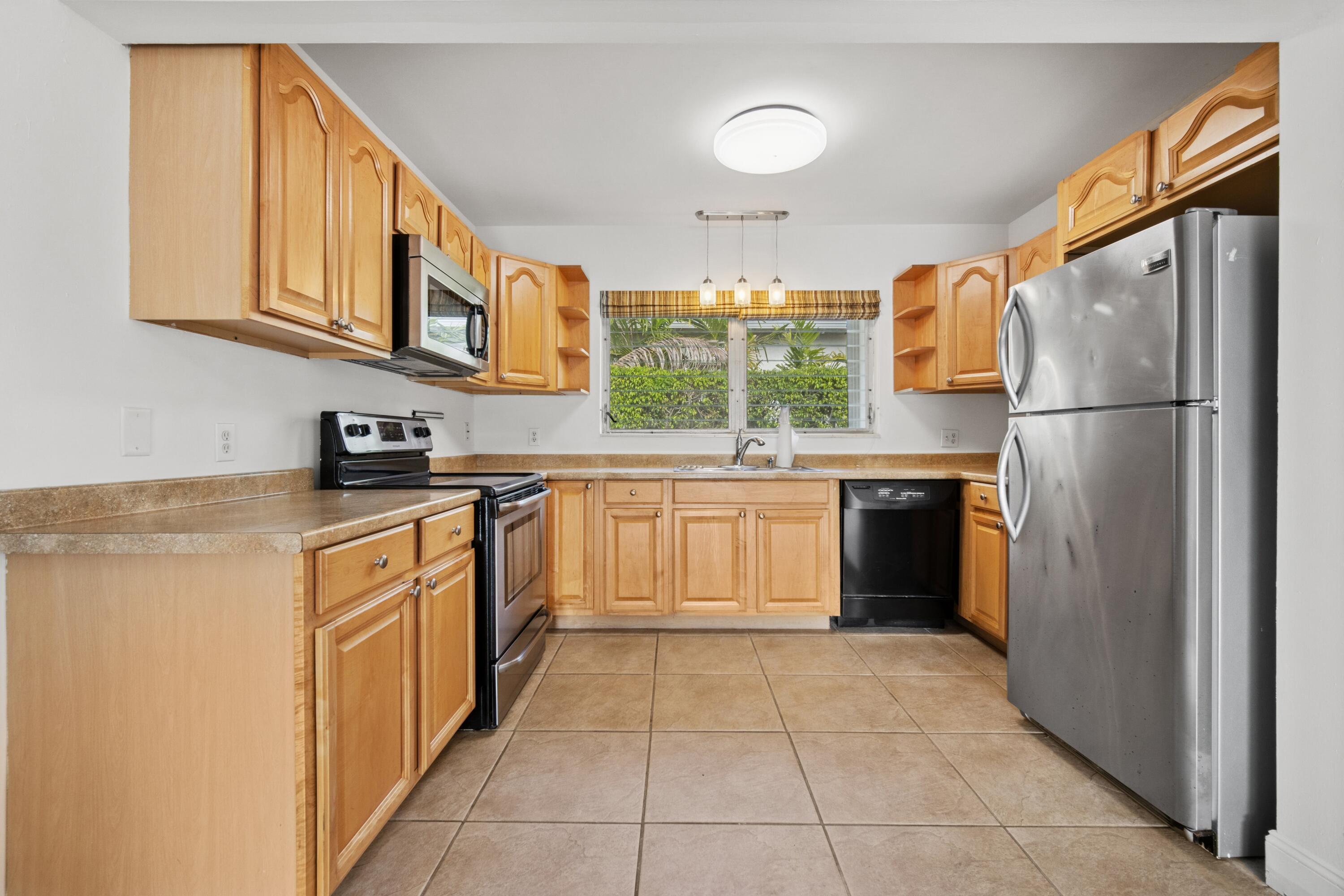 2433 Northeast 24th Street Lighthouse Point, FL 33064 - Photo 49 of 61 VHT-RX-11078111_12.jpg