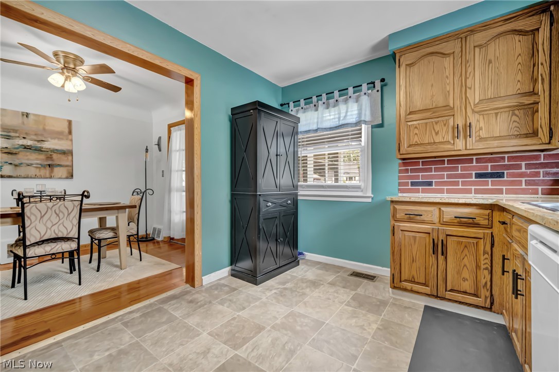 1383 Beaconfield Road Cleveland, OH 44124 - Photo 4 of 31 Gallery Image 4