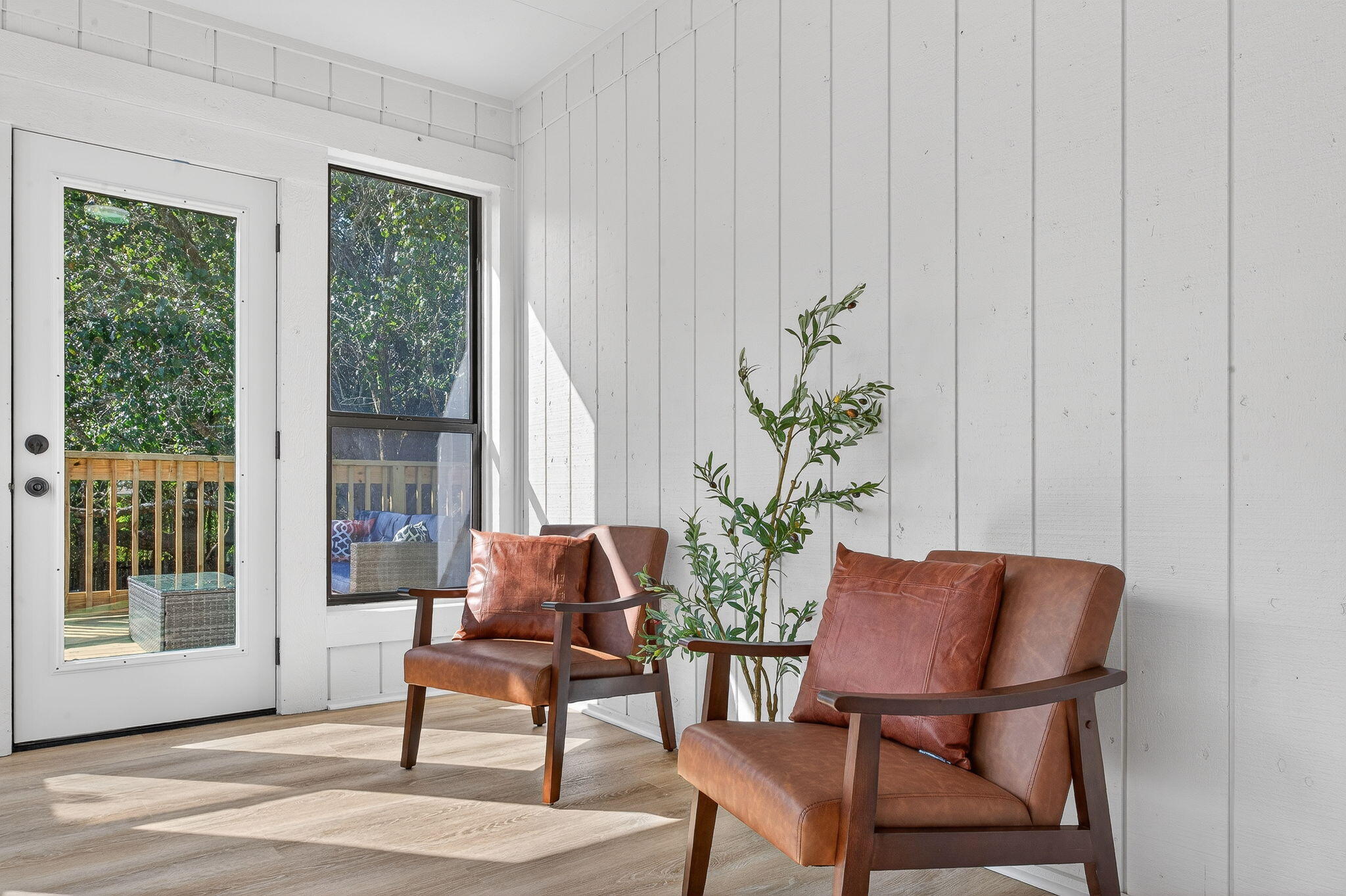 932 Ridgewood Way Niceville, FL 32578 - Photo 20 of 47 a living room with furniture and a potted plant