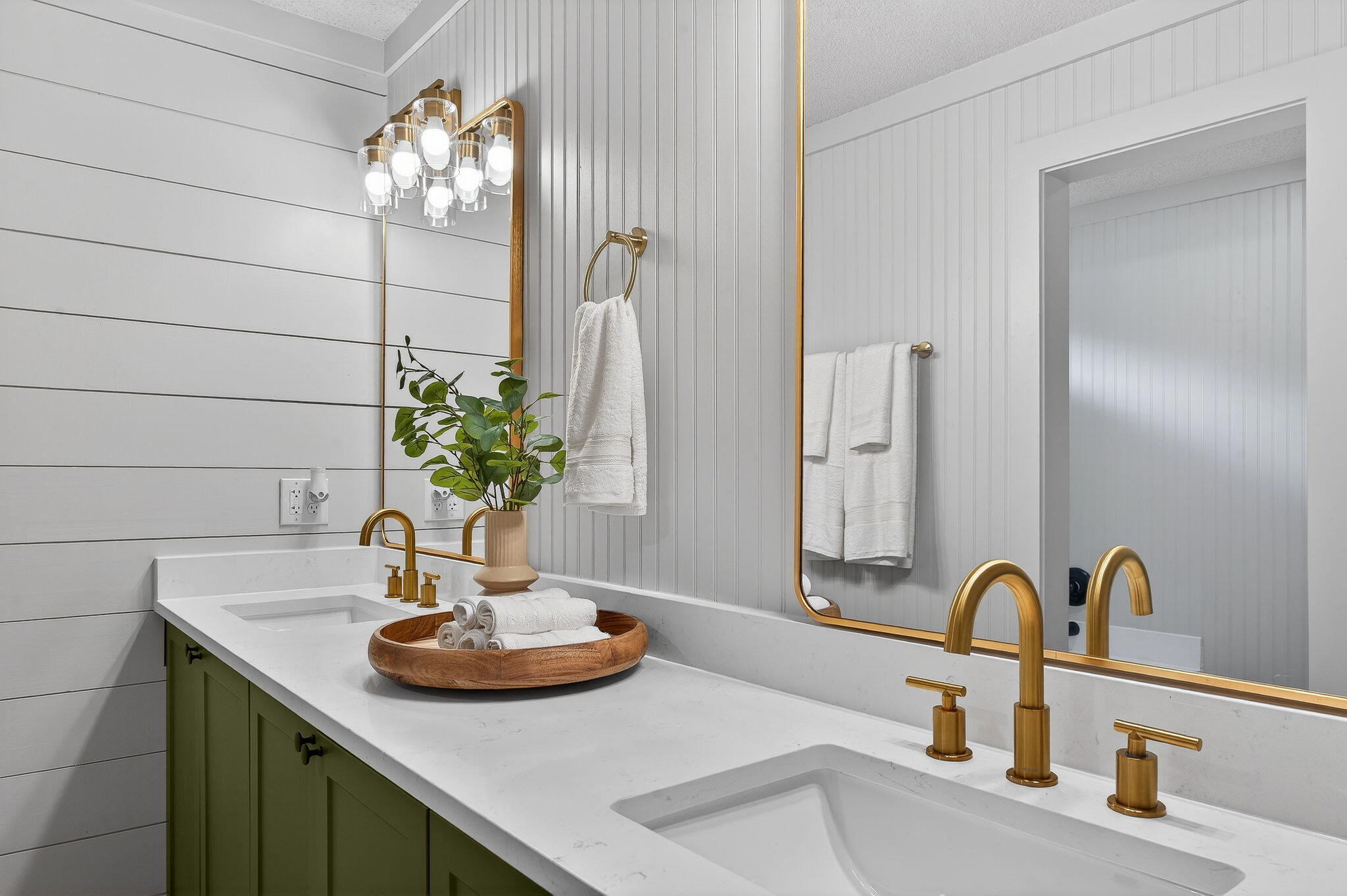 932 Ridgewood Way Niceville, FL 32578 - Photo 30 of 47 a bathroom with a sink and a mirror