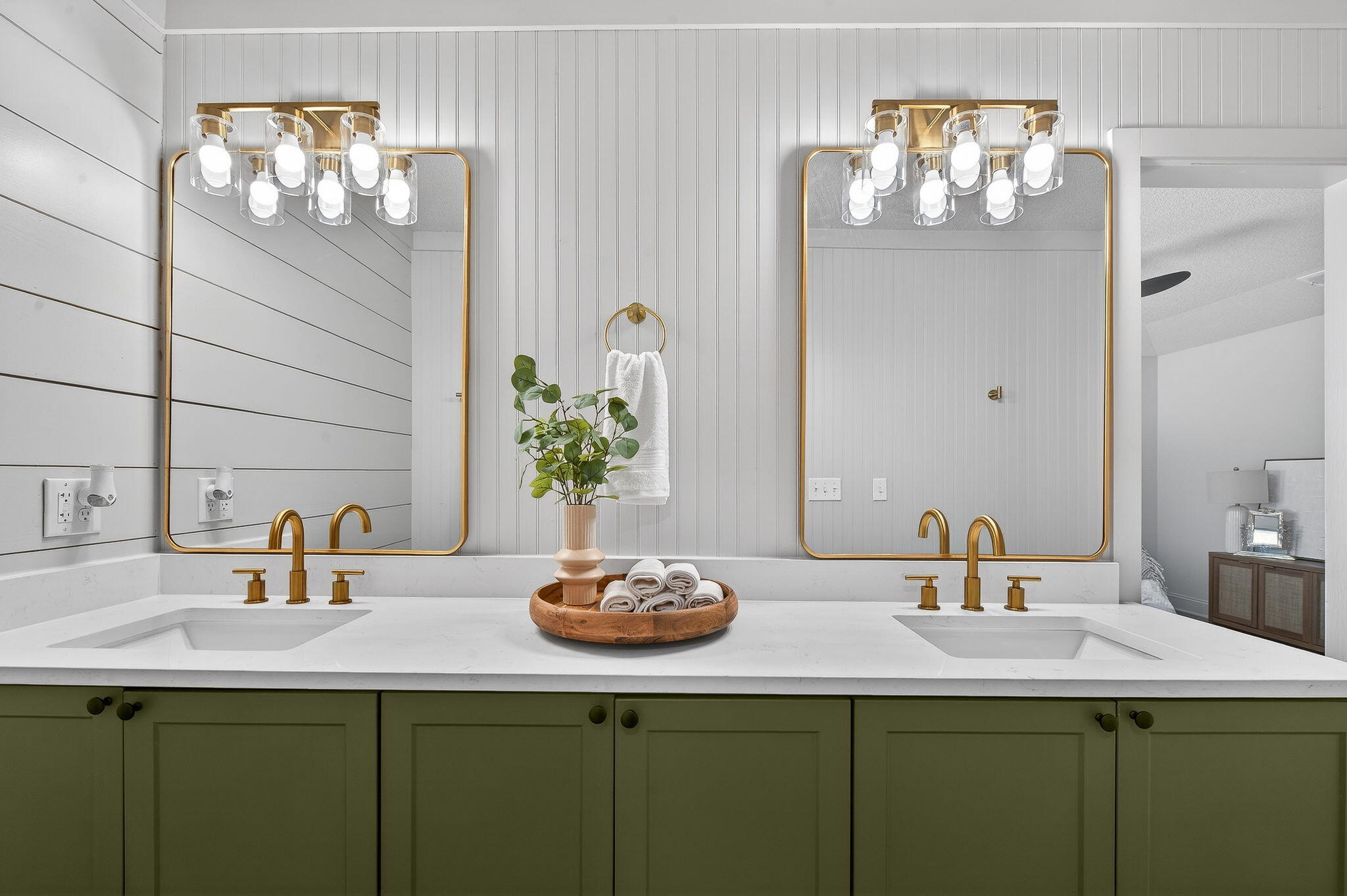 932 Ridgewood Way Niceville, FL 32578 - Photo 31 of 47 a bathroom with a sink and a mirror