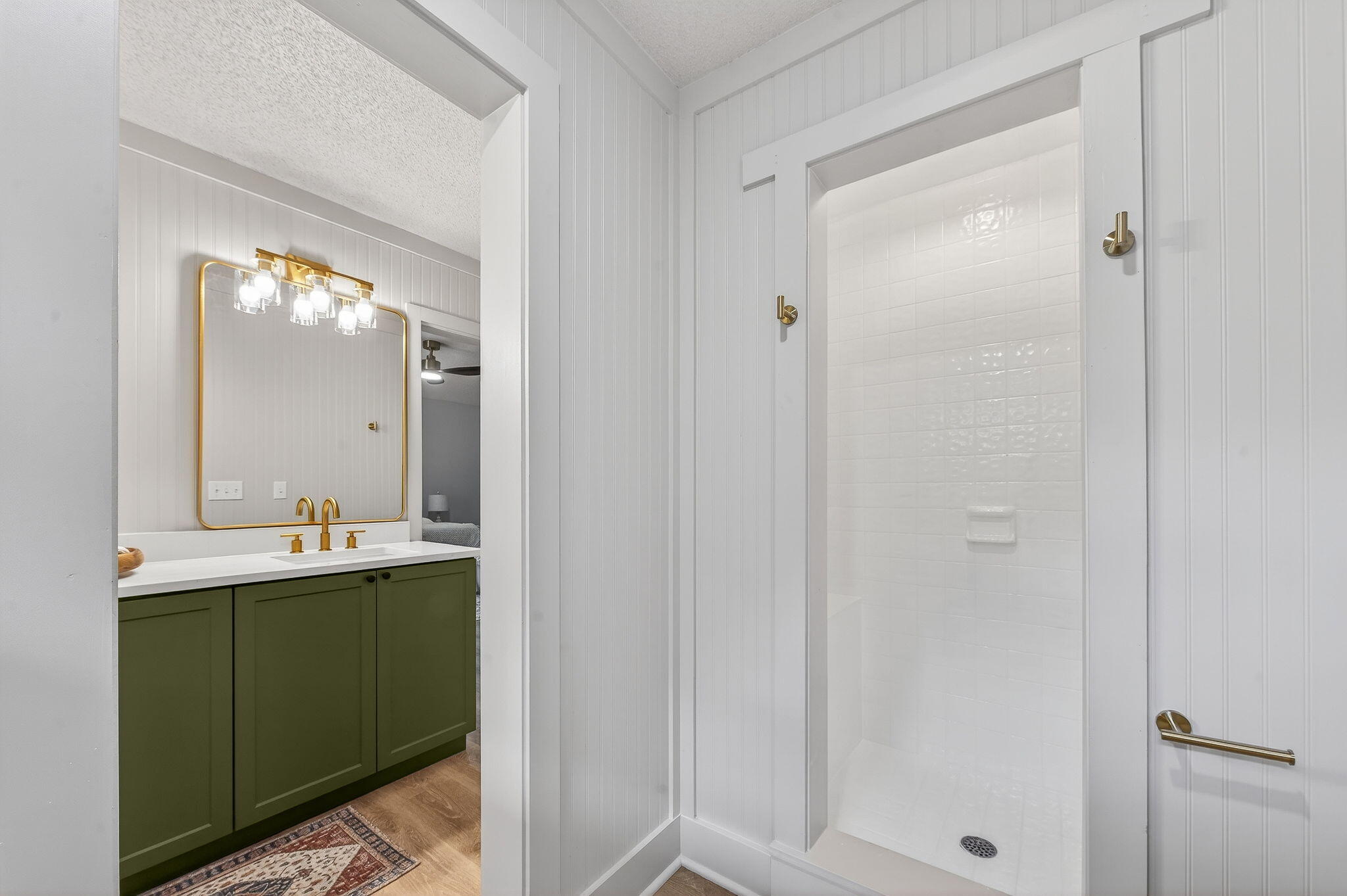 932 Ridgewood Way Niceville, FL 32578 - Photo 33 of 47 a bathroom with a mirror and a sink