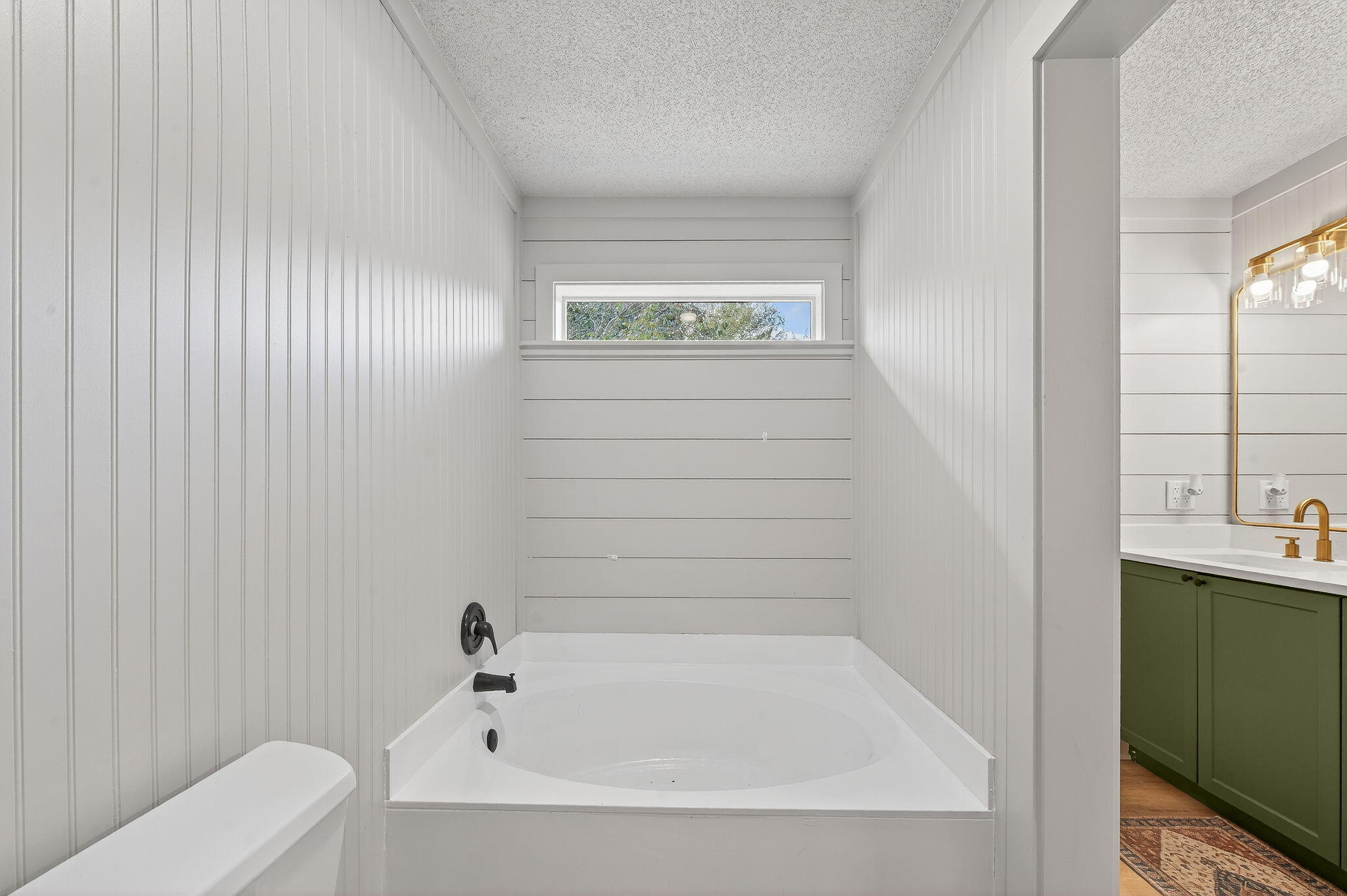 932 Ridgewood Way Niceville, FL 32578 - Photo 34 of 47 a bathroom with a bathtub