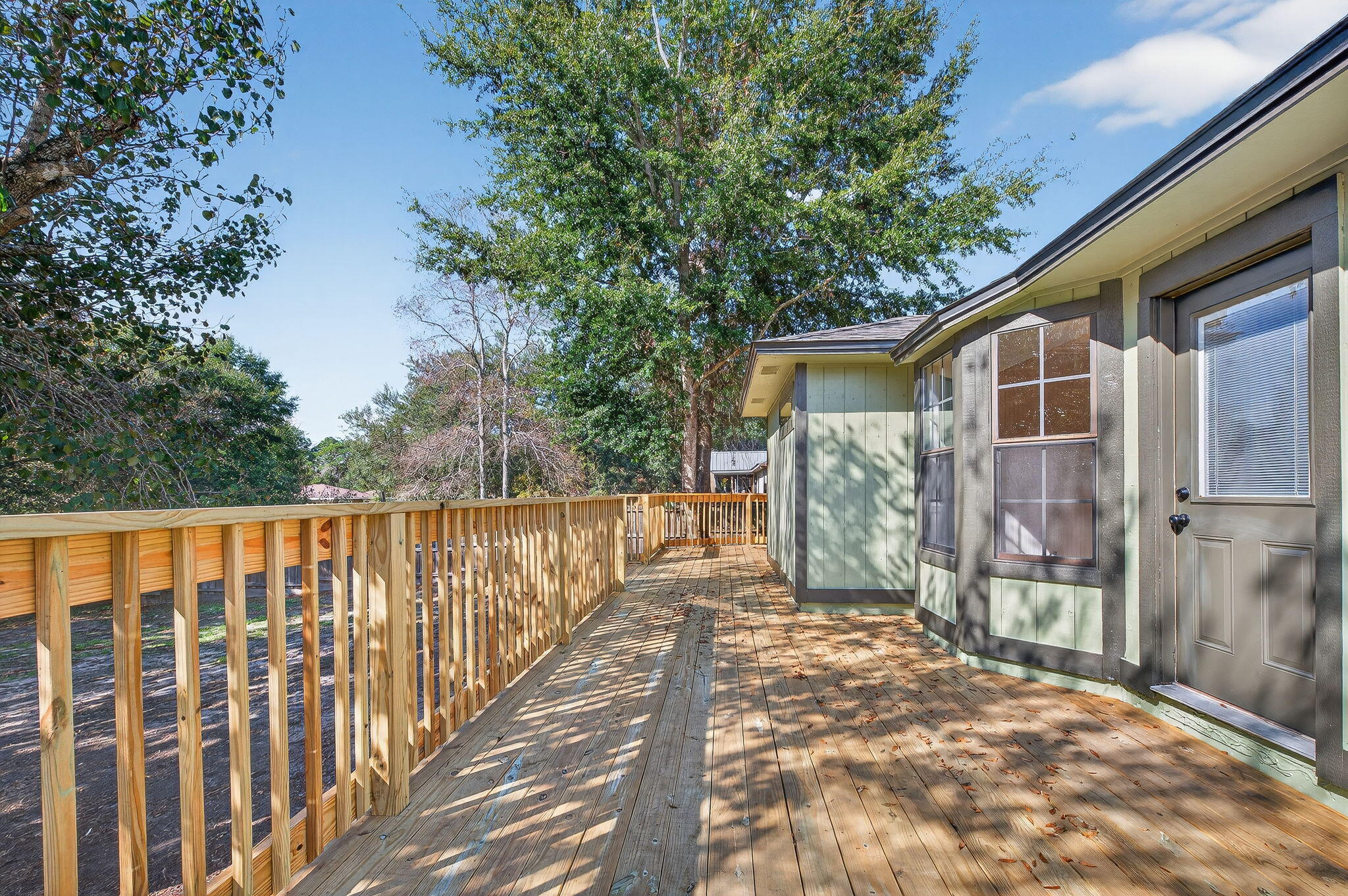 932 Ridgewood Way Niceville, FL 32578 - Photo 42 of 47 a view of a house with a small yard